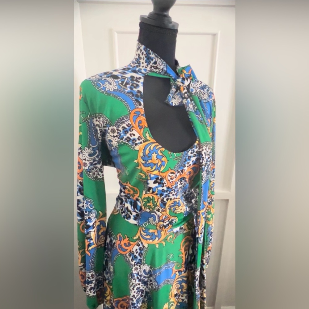 NWOT TIE COLLAR MAXI DRESS 3X GREEN
Boutique Item - Picture 8 of 8